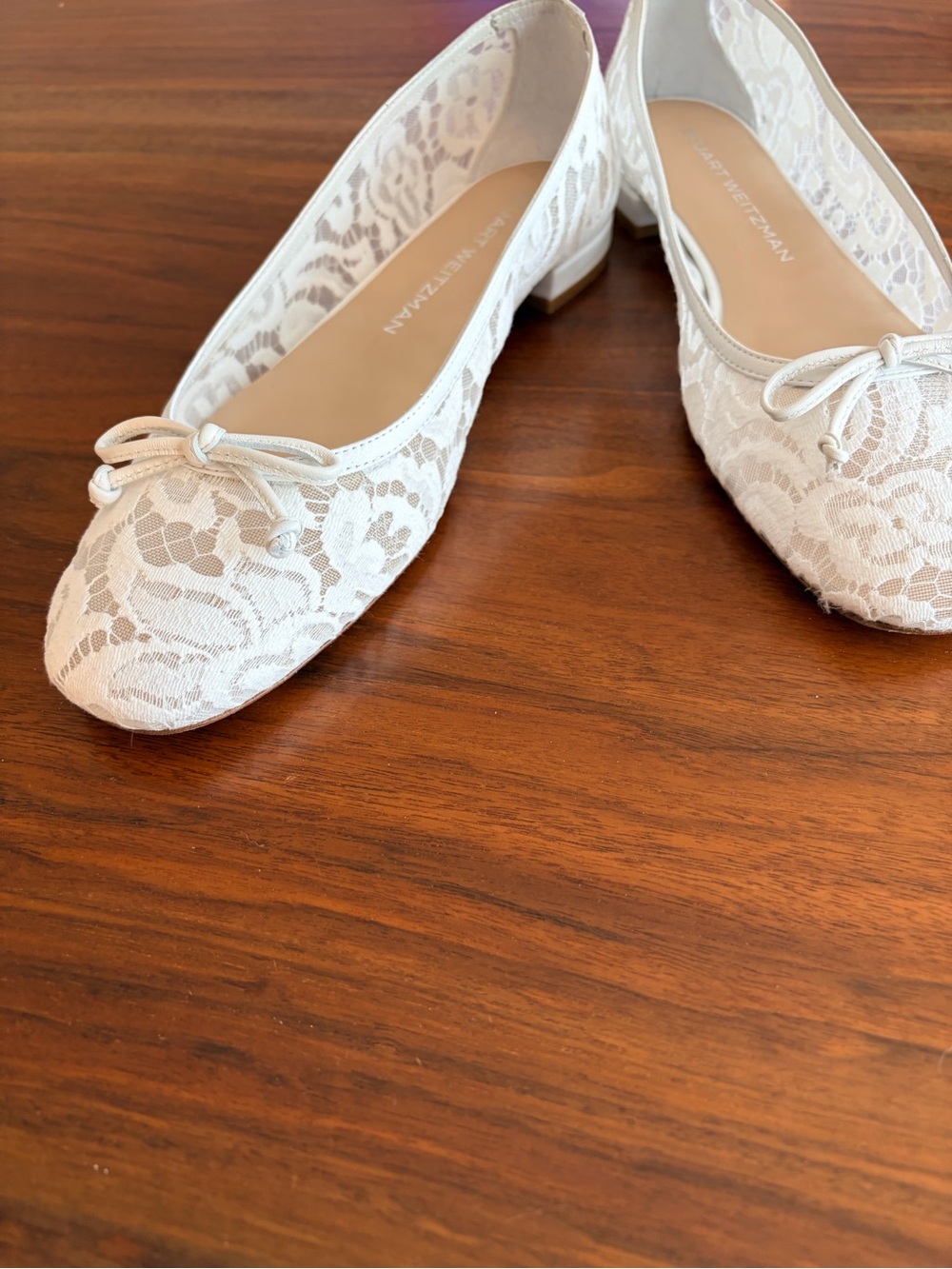Stuart Weitzman Ivory Lace Ballet Flats with Bow - Picture 4 of 10